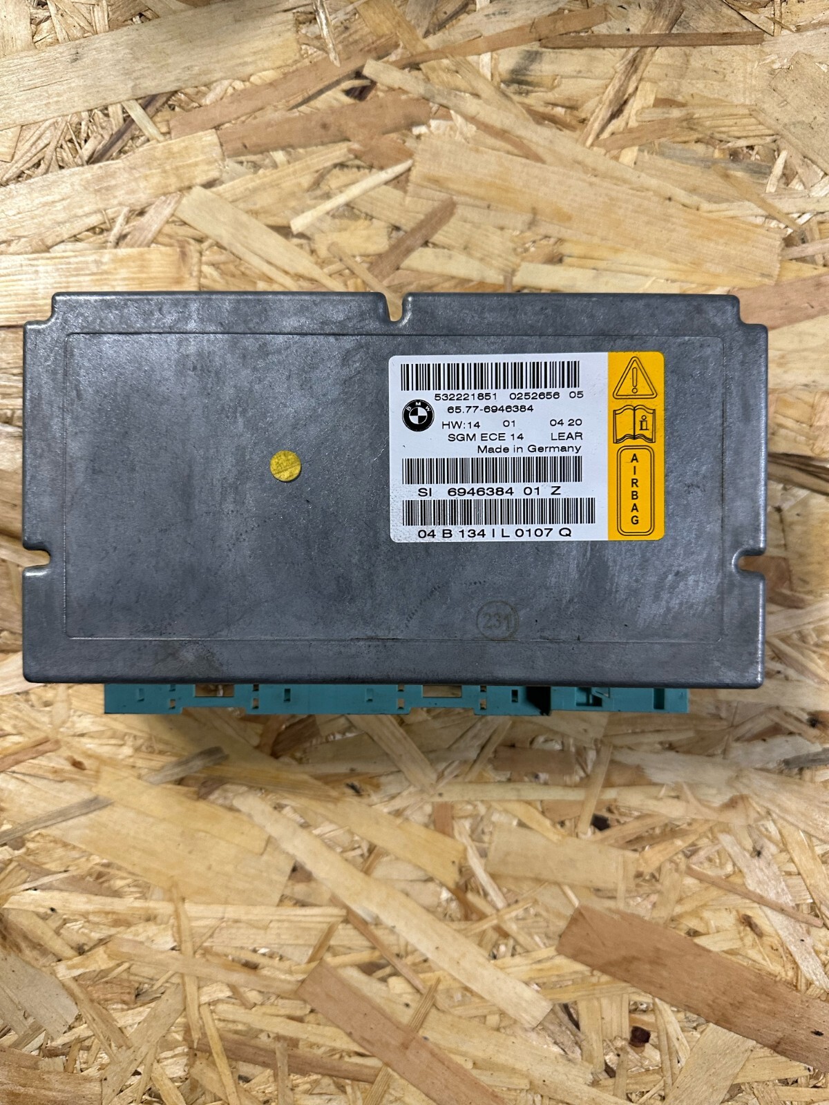 BMW E60 E61 5 series GATEWAY MODULE AIR SGM MODULE 65.77 - 6946384  