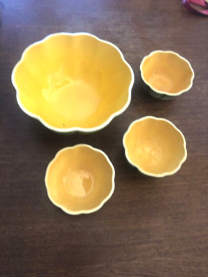 VINTAGE SET OF CANTALOUPE BOWLS 1970''S VERY PRETTY & COLOURFUL