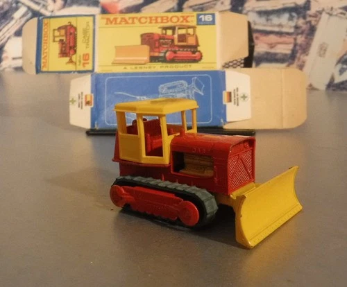 #16 CASE TRACTOR  With  F1 BOX by Lesney MATCHBOX  NO RESERVE W/TRACKS