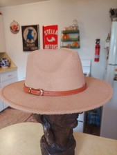Lucky 7 USA Beige Felt Fedora Hat Brown Belt Band W/ Gold Buckle Accent