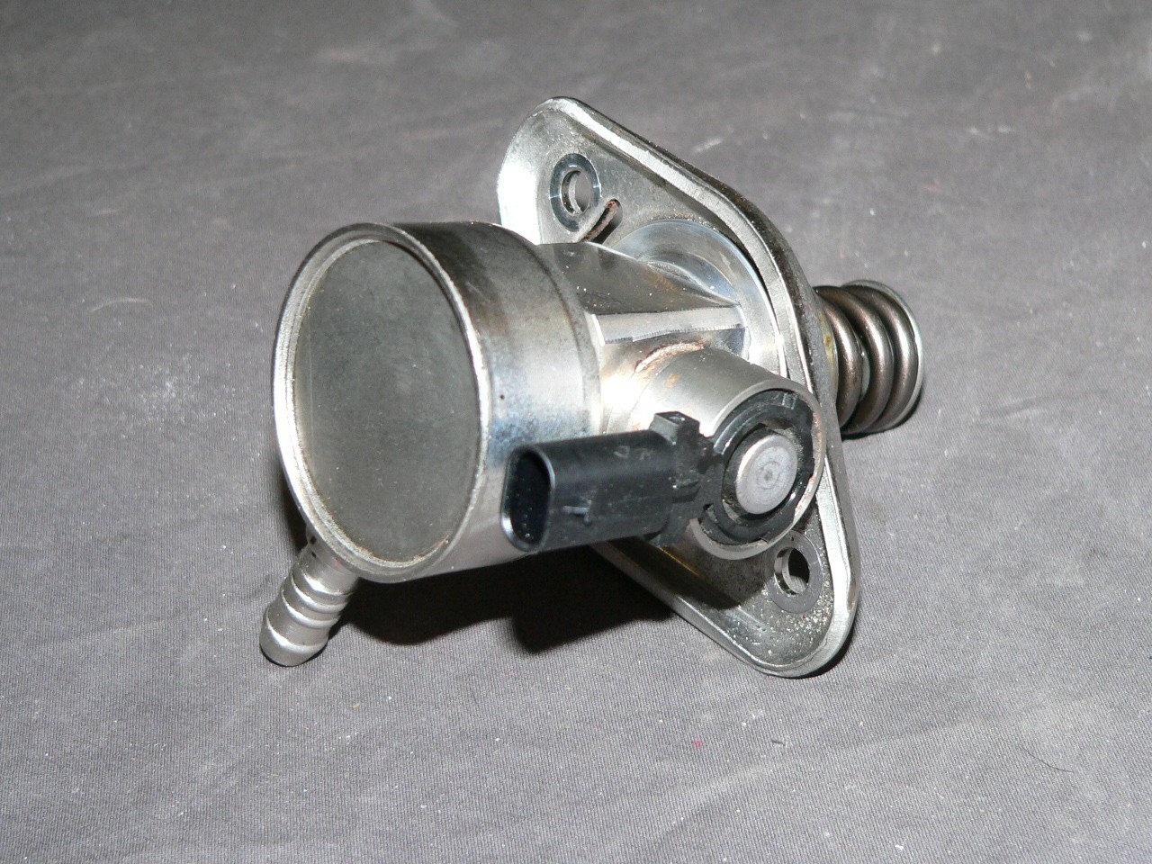 Bentley Continental Bentayga 6.0 W12 07P127025L High Pressure Fuel Pump