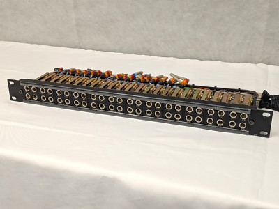 19'' 1HE Jackfield Audio Panel 2 Reihen x 24 M&M Messing Buchsen Mono Pitch Rackmount