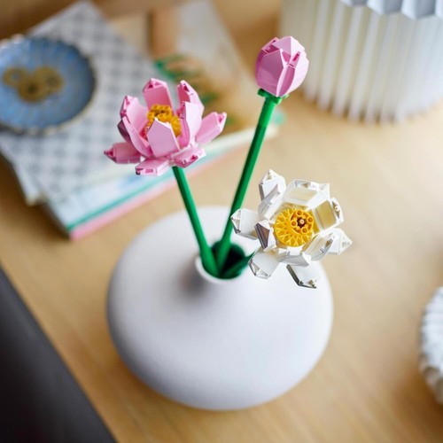 LEGO® | Iconic Lotus Flowers (40647) Buildable Flower Display - Picture 5 of 7