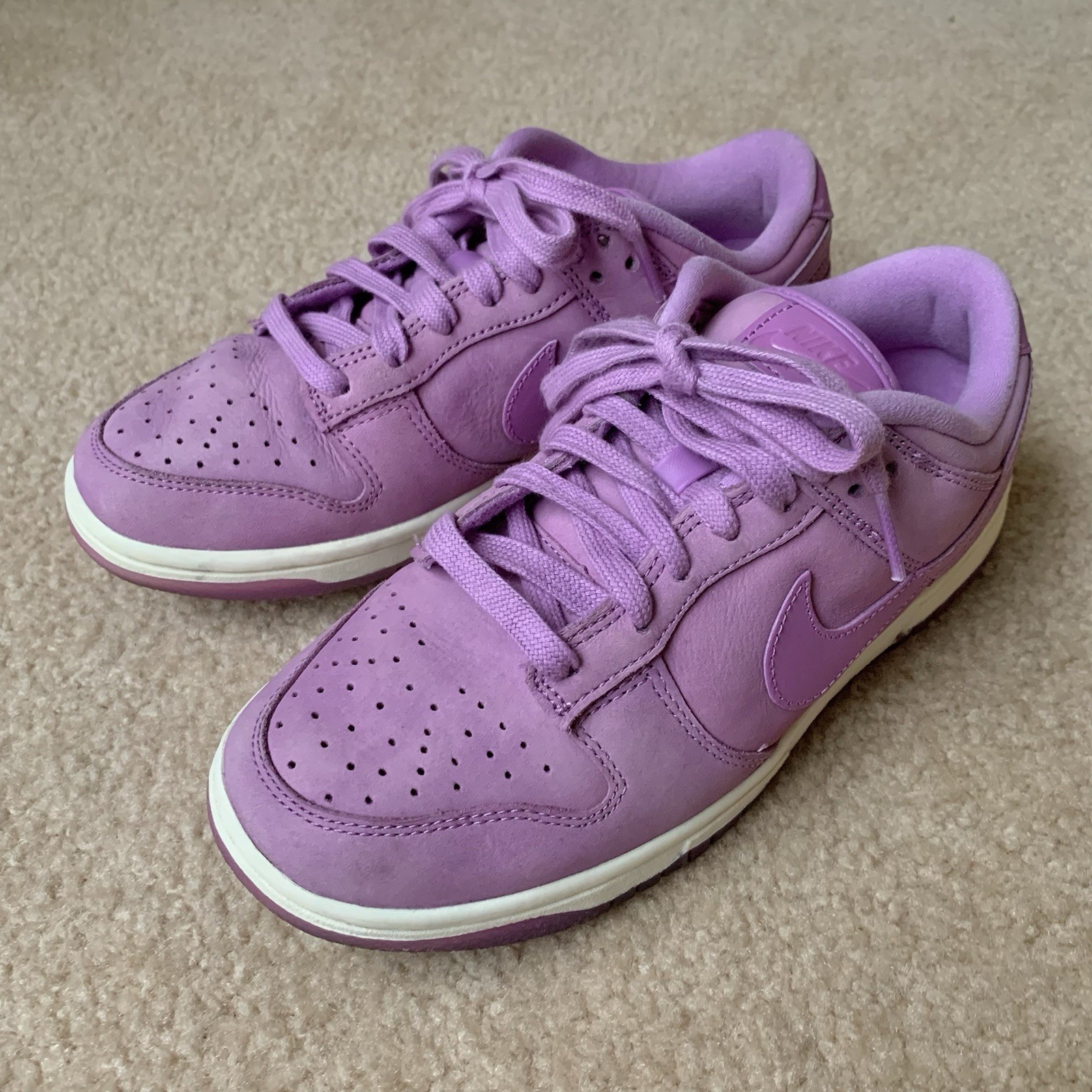 Nike Women’s Dunk Low Premium MF Sneakers Rush Fuchsia Size 6 DV7415-500