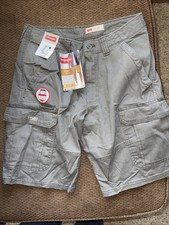 Wrangler Men's Relaxed Fit Cargo Shorts Size 32, 10" Inseam flex for comfort New