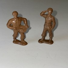 Lot of 2 WW2 Soldiers BT Bergen Benton Brown Color 2.75  Army Men