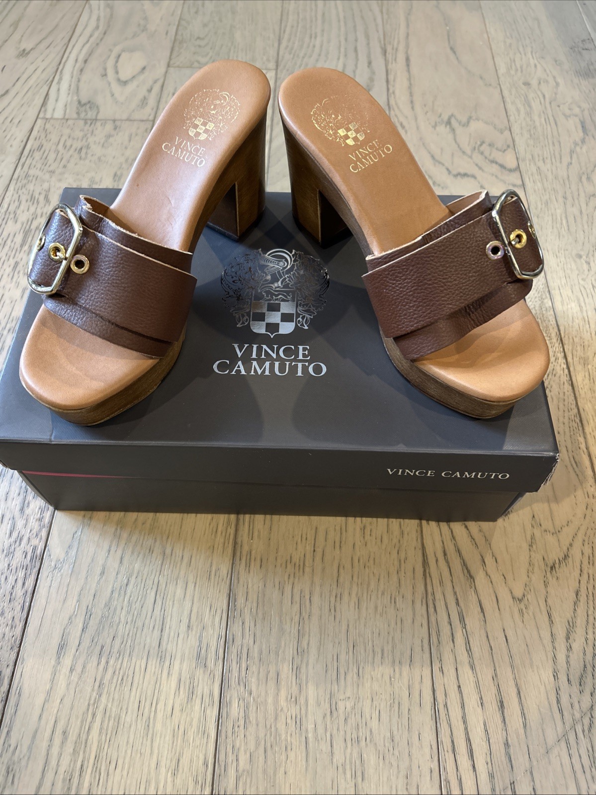 Vince Camuto Brown Leather Platform Sandal With Gold Buckle Size 6M.