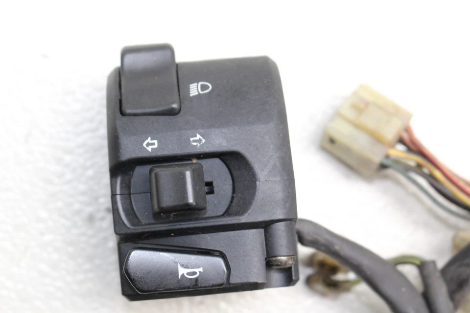 INTERRUPTORES DE INTERRUPTOR DE SEÑALES DE BOCINA IZQUIERDA YAMAHA YZF R6 2003-2005 Foto 2 de 4