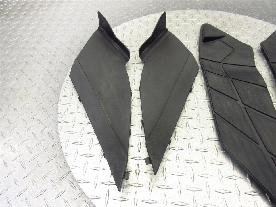 2004 01-04 Aprilia Atlantic 500CC Scooter Izquierdo Derecho Piso Cubierta Panel Borde Foto 2 de 4