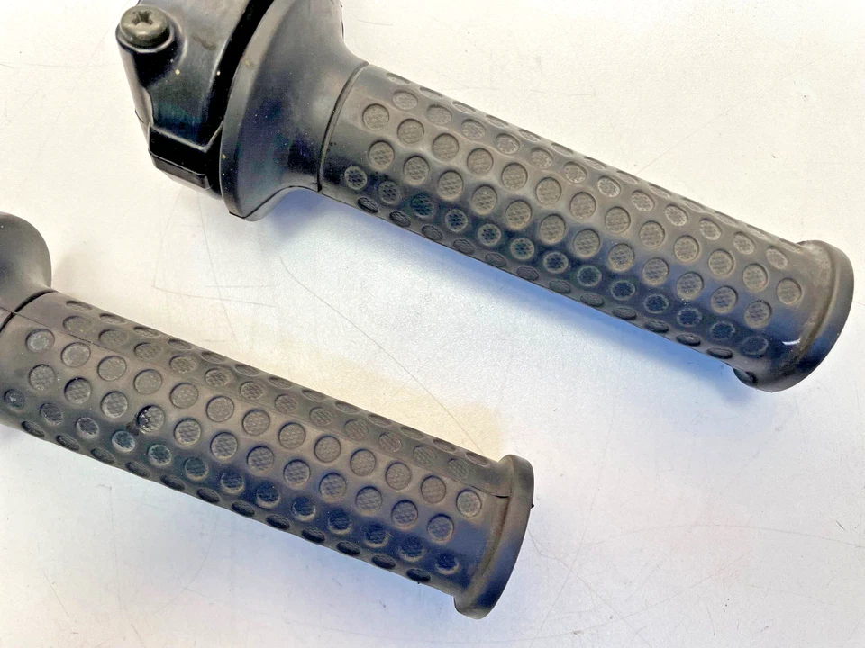 Yamaha TDM850(4TX) 1996 Gasgriff mit Halter 3XW262810100 - Imagem 2 de 4