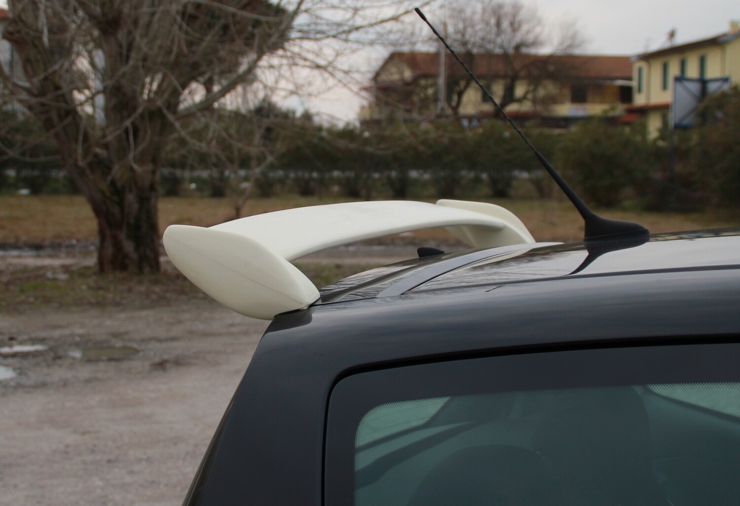 Aileron sport Citroën C2 apprêté pour relooking et peinture perso