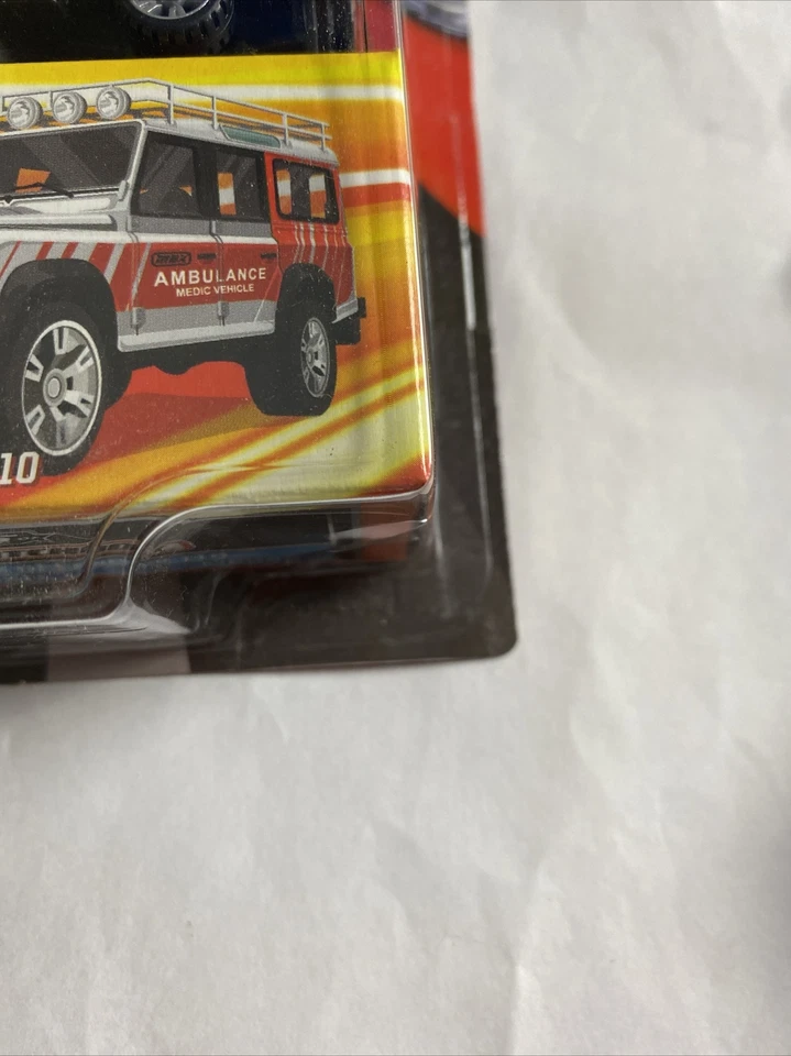 Ambulancia Matchbox Beat Of Land Rover Defender 110 2015 nueva sellada Foto 3 de 4