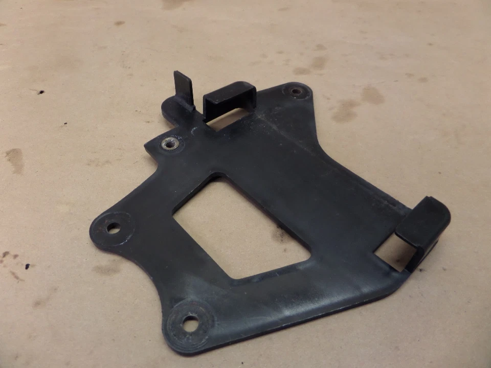 1987 KAWASAKI ZL1000 ELIMINATOR JUNCTION FUSE BOX BRACKET MOUNT - Image 3 of 4
