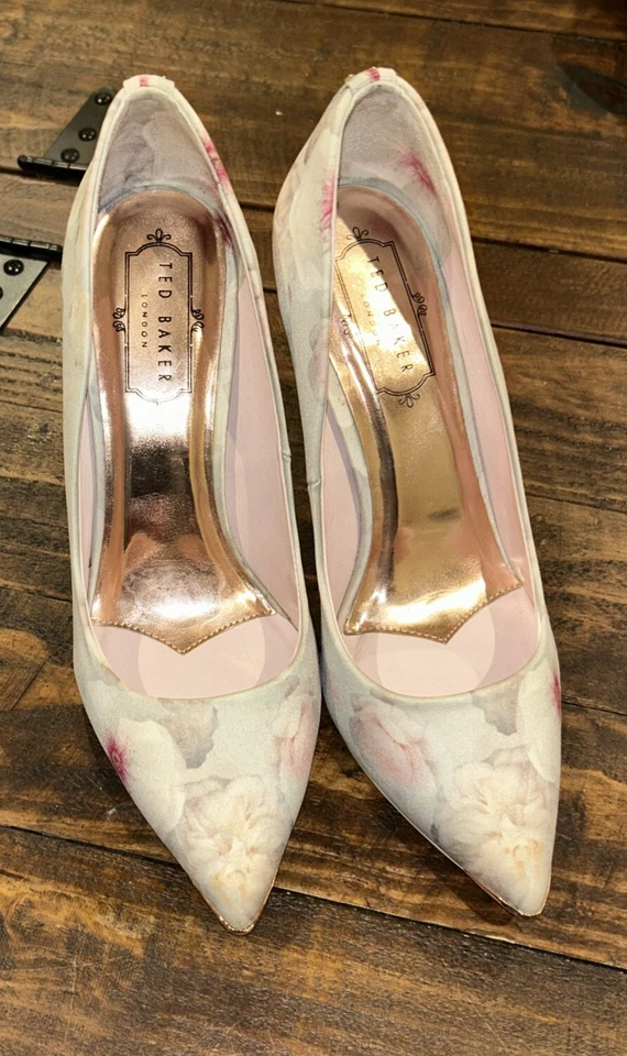 Ted Baker Kawaap 东方浅灰色花卉高跟鞋 37 码美国 6.5 码 — 第 2/4 张图片