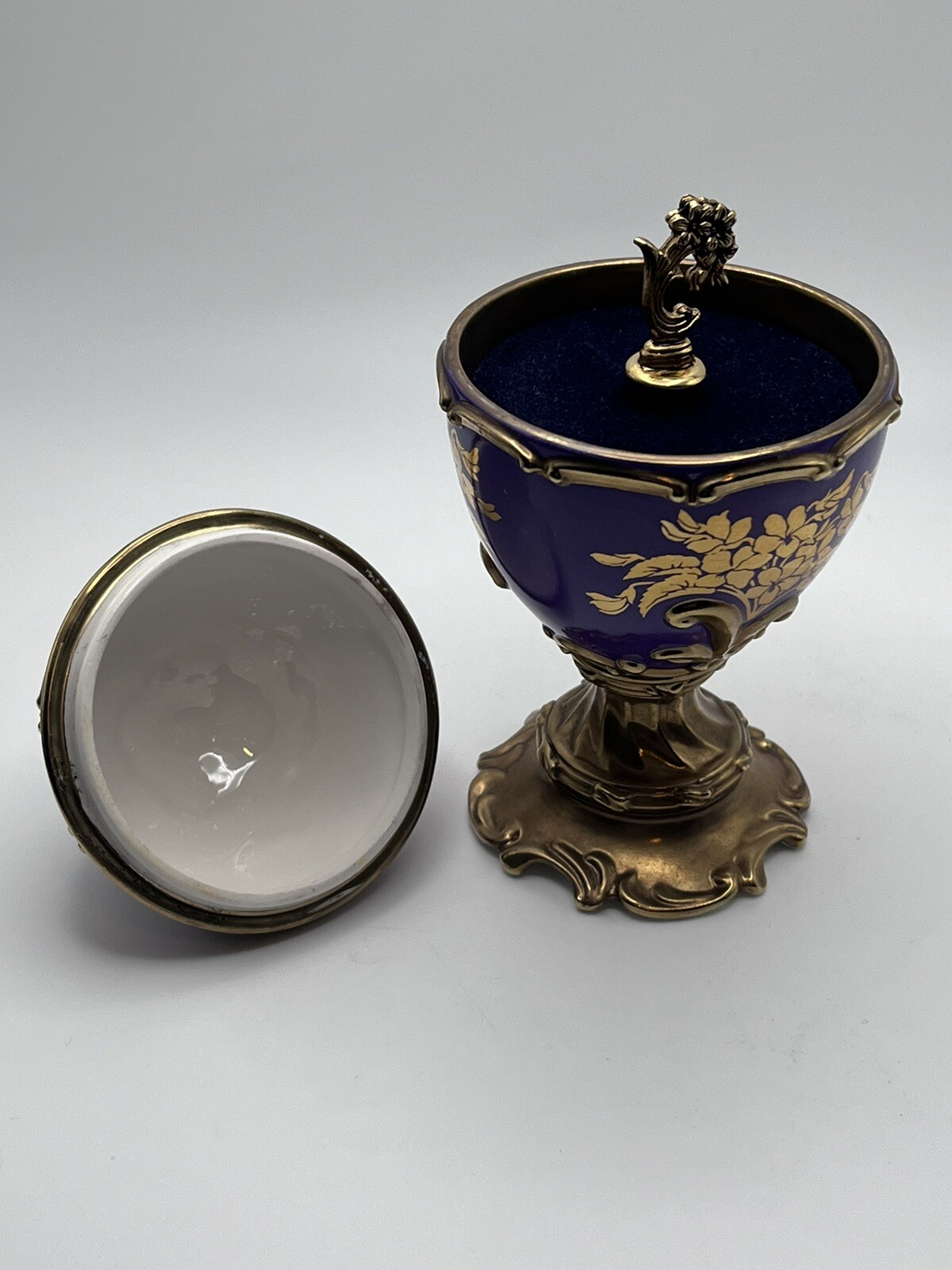 House of Fabergé Music Box Medallion Egg Swan Lake TFM Pansy Egg Violet