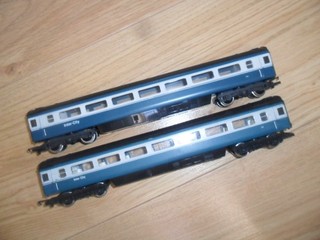Pair of Inter City Coaches for Hornby OO Gauge Model Railway Train Sets