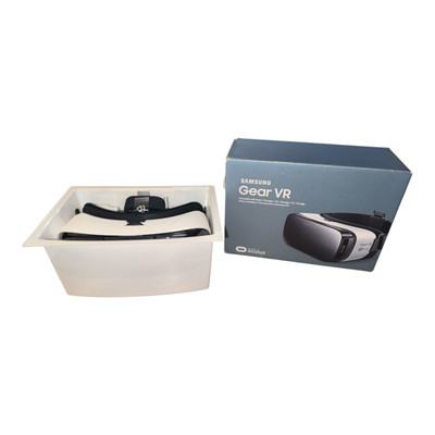   Samsung Gear VR Headset Powered By Oculus Model # SM-R322NZWAXAR New Open Box