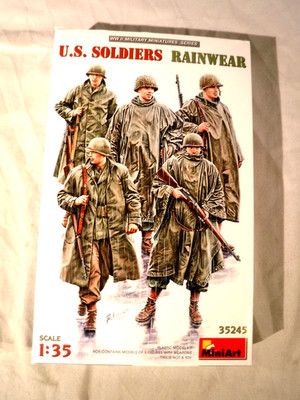 1/35 MiniArt 5 US GIs in Rainwear / Ponchos w/ Weapons & Equipment  #35245