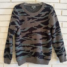 Barefoot Dreams Women's Size Small Cozy Chic Green Camo Crewneck Sweater