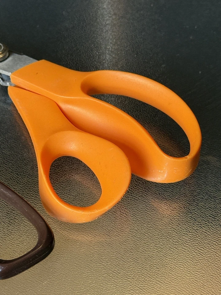 **Fiskars & Prestige Pinking Shears - Zig Zag Fabric Scissors - Used - Image 4 of 4