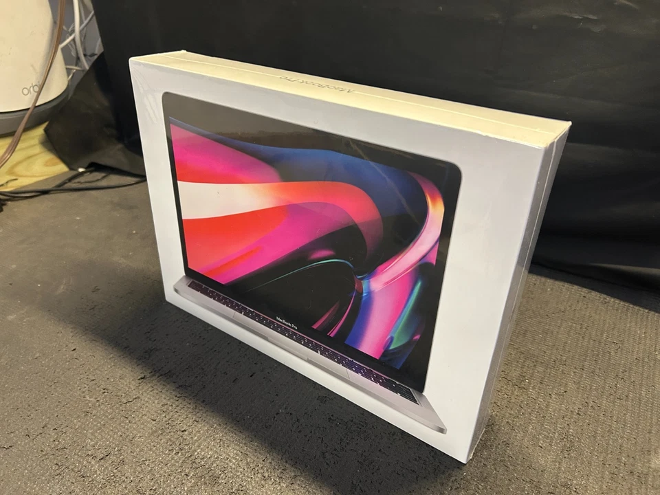 MacBook Pro 13-inch 3.2 Apple M1 8Core A2338 GPU 8GB RAM 256GB SSD MYDA2LL/A - Image 3 of 4