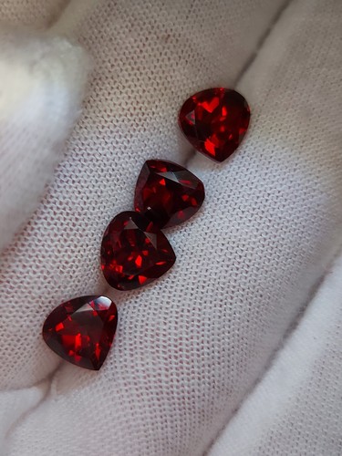 4 African red garnet gemstones - faceted natural Garnet 8.85 CTS - Picture 8 of 12