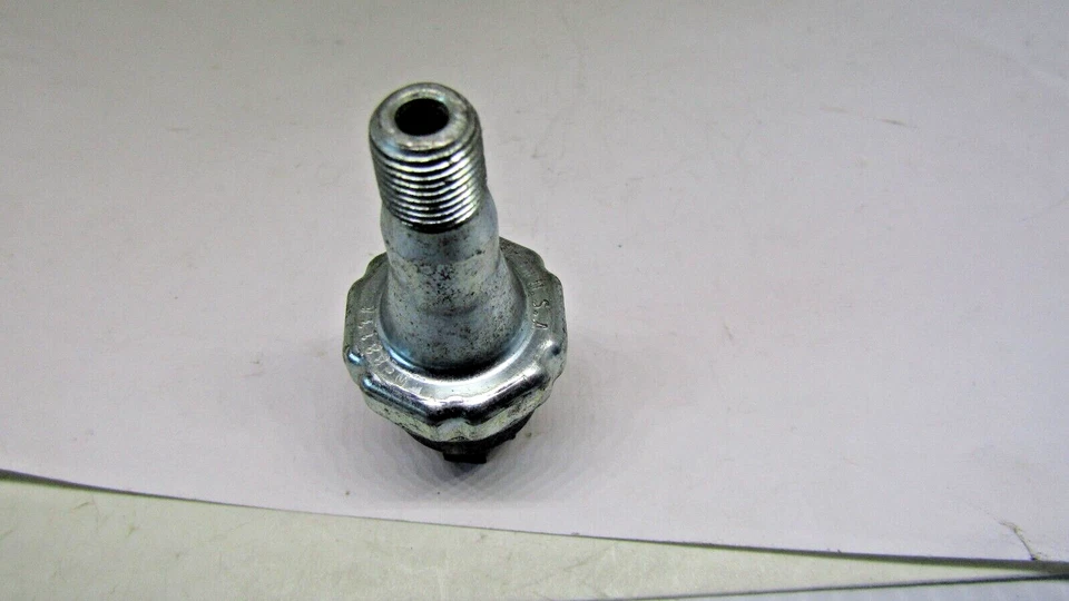 Переключатель датчика давления масла двигателя Standard Motor Products PS64 с подсветкой - Изображение 4 из 4