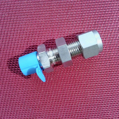 SSP Duo® 3/8"Tube OD x 1/4"NPT Male Pipe BULKHEAD Connector 316 Stainless Steel
