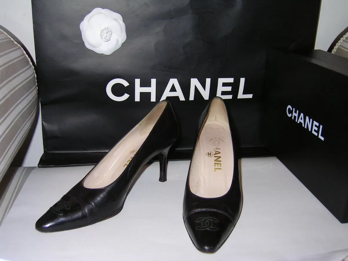 Classic CHANEL Leather SHOES Black PUMPS Patent Cap Toe CC Logo 3” Heels  37.5 7