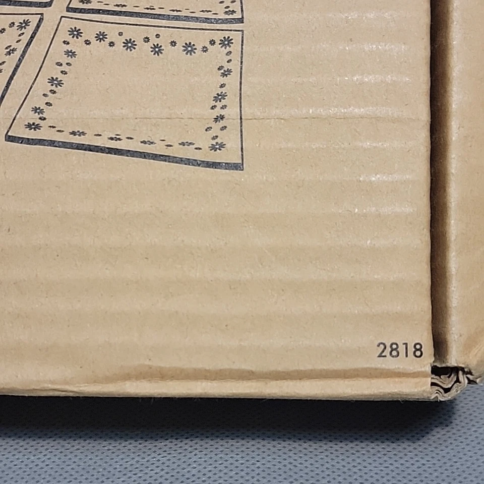 4 Pampered Chef Daisy Glass Dessert Plates 2818 Pink White 6×6 Inch-Open Box-New - Image 3 of 4