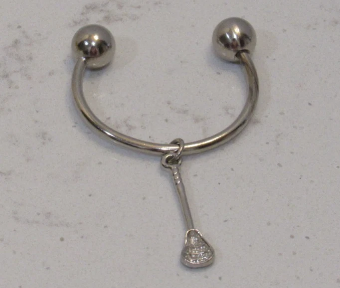 Llavero Tornillo Herradura Lacrosse Palo Dije Preppy Heritage Tradición Foto 3 de 4