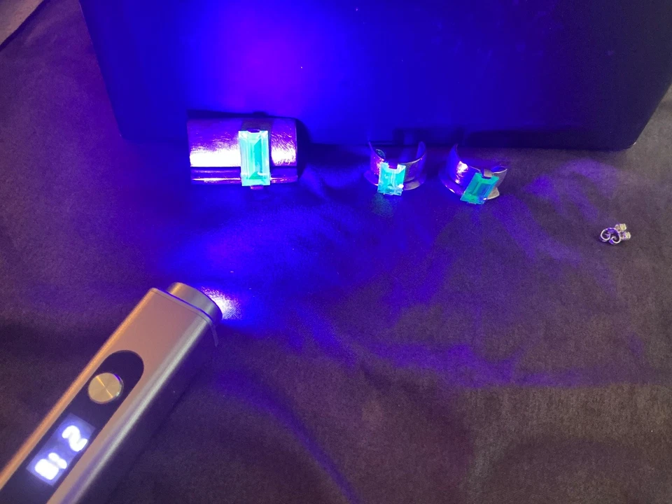 Yvette Ries Schmuck Set 925S Anhänger und Ohrringe Uranglas Leuchtet bei UV