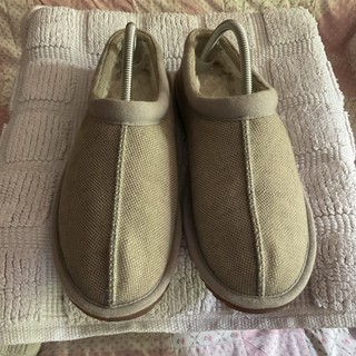 mens Ugg Slippers Very good quality Retail £120 mint condition Warm winter Uk8