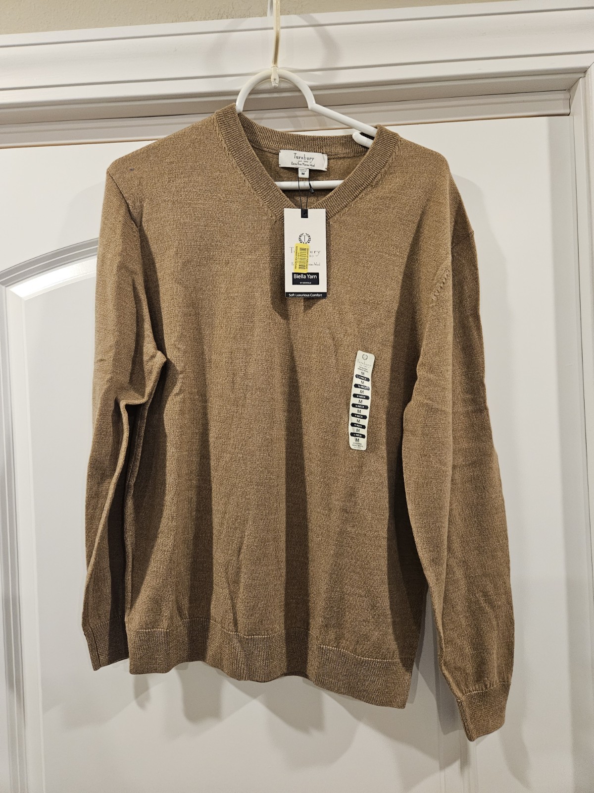 Men's TURNBURY Tan Merino Wool V-Neck Sweater M. NWT Biella. Dadcore,stylish
