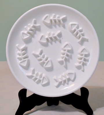 White Ceramic SLOW FEEDER Cat Dog Food Bowl Dish Fish Bones Design 8.25'' Wide