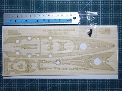 Hunter 1/700 German Battleship Bismarck wooden deck for Flyhawk FH1132 (W70161)
