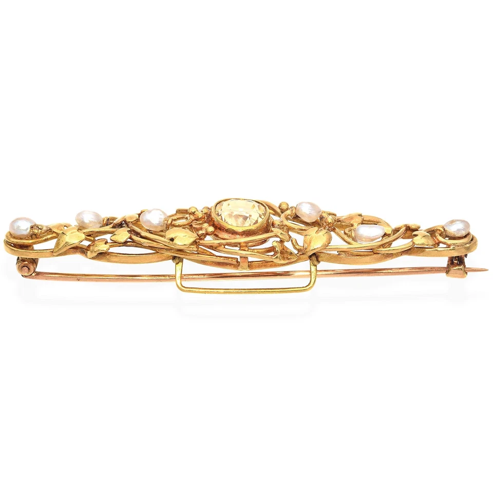 Broche antiguo de oro amarillo de 18 quilates Art Nouveau con motivo de vid de zafiro amarillo de 3 quilates Foto 3 de 4