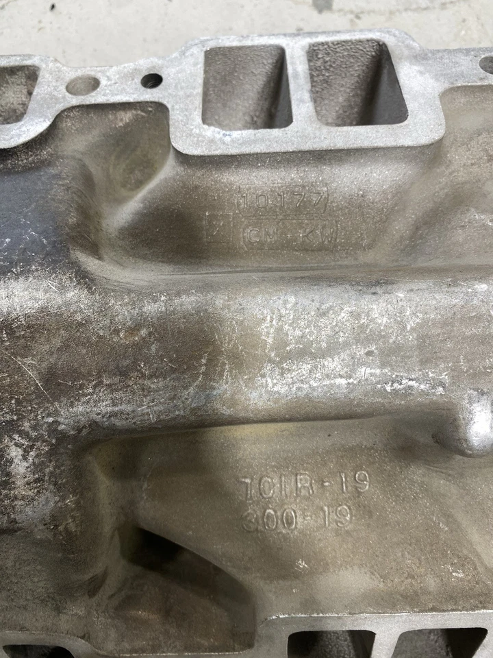 SBC Street Dominator Intake Manifold - Image 3 of 4