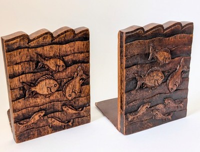 30er Jahre geschnitzte Holz Fisch Buchstützen Vintage Art Deco Eiche Maritim Bibliothek Dekor
