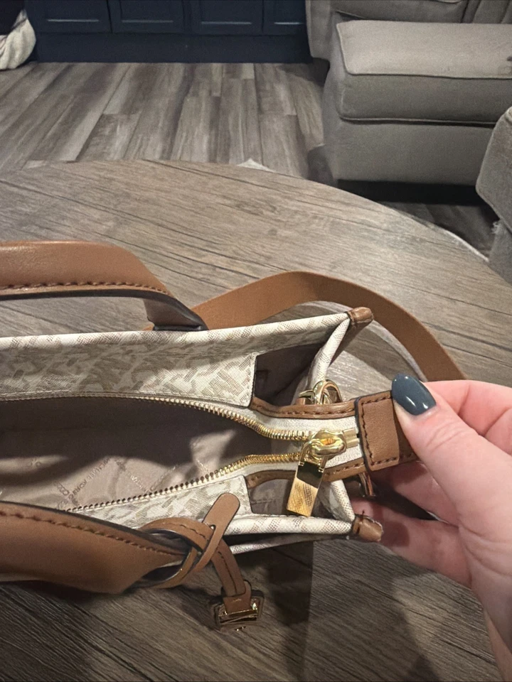 Маленькая сумка-тоут через плечо Michael Kors - Изображение 4 из 4