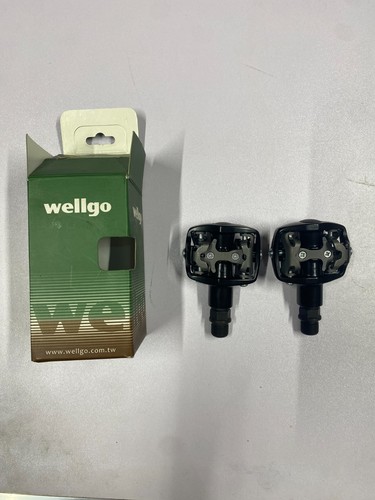 Wellgo WPD-823 SPD Compatible Clipless Pedal Set with Cleats, Dual-Sided