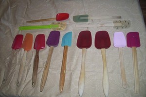 VARIOUS 13 DIFFERENT SPATULAS.  EXCELLENT CONDITION