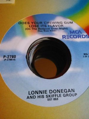 Lonnie Donegan, Does Your Chewing Gum../Mac/Katie Kissoon, Chirpy Chirpy.. NM 45