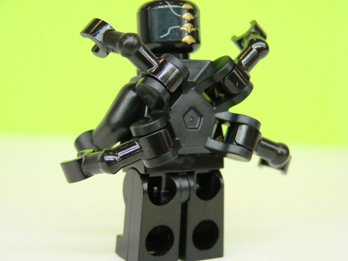LEGO Outrider - Extended Arms minifigure (sh505) set 76101 - Picture 2 of 3