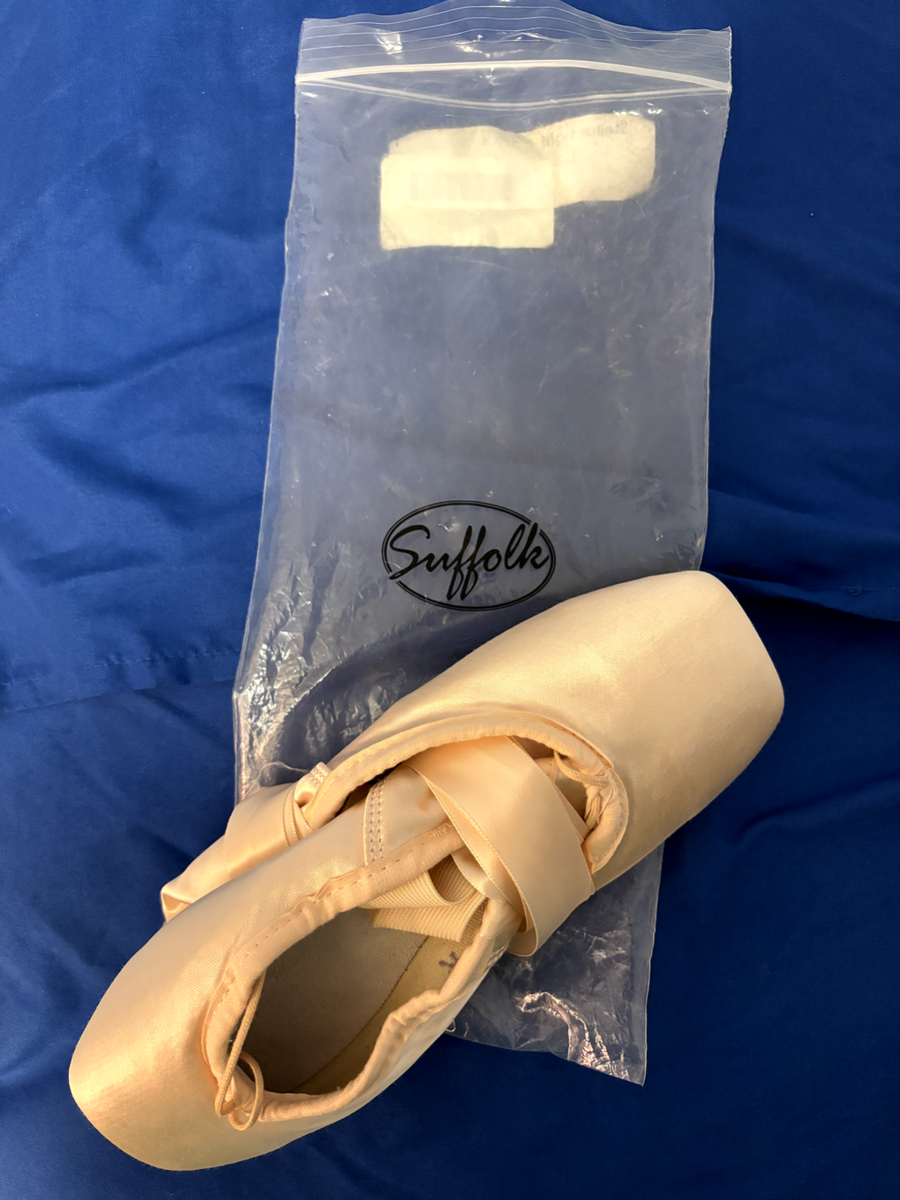 Suffolk Stellar Light, 3.5, XN Pointe Shoes, Used Once