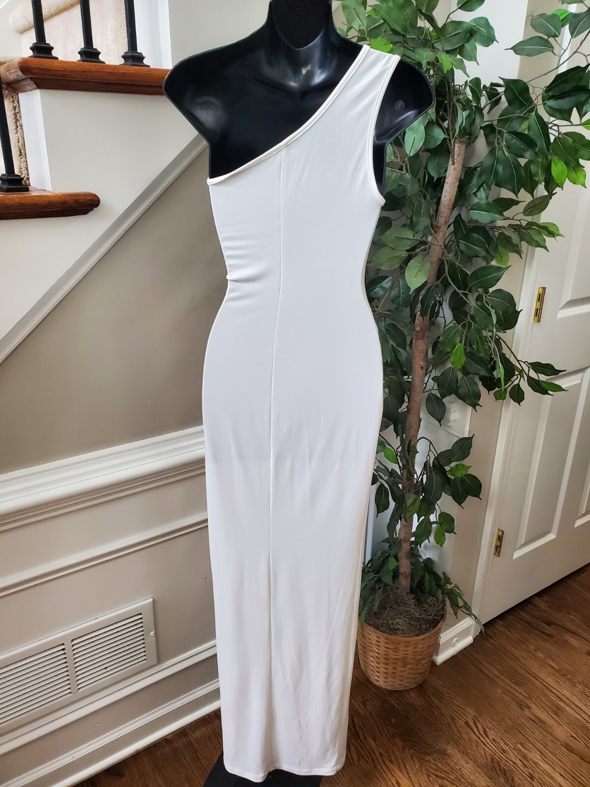 Cameo Women's Solid White Polyester One Shoulder … - image 7