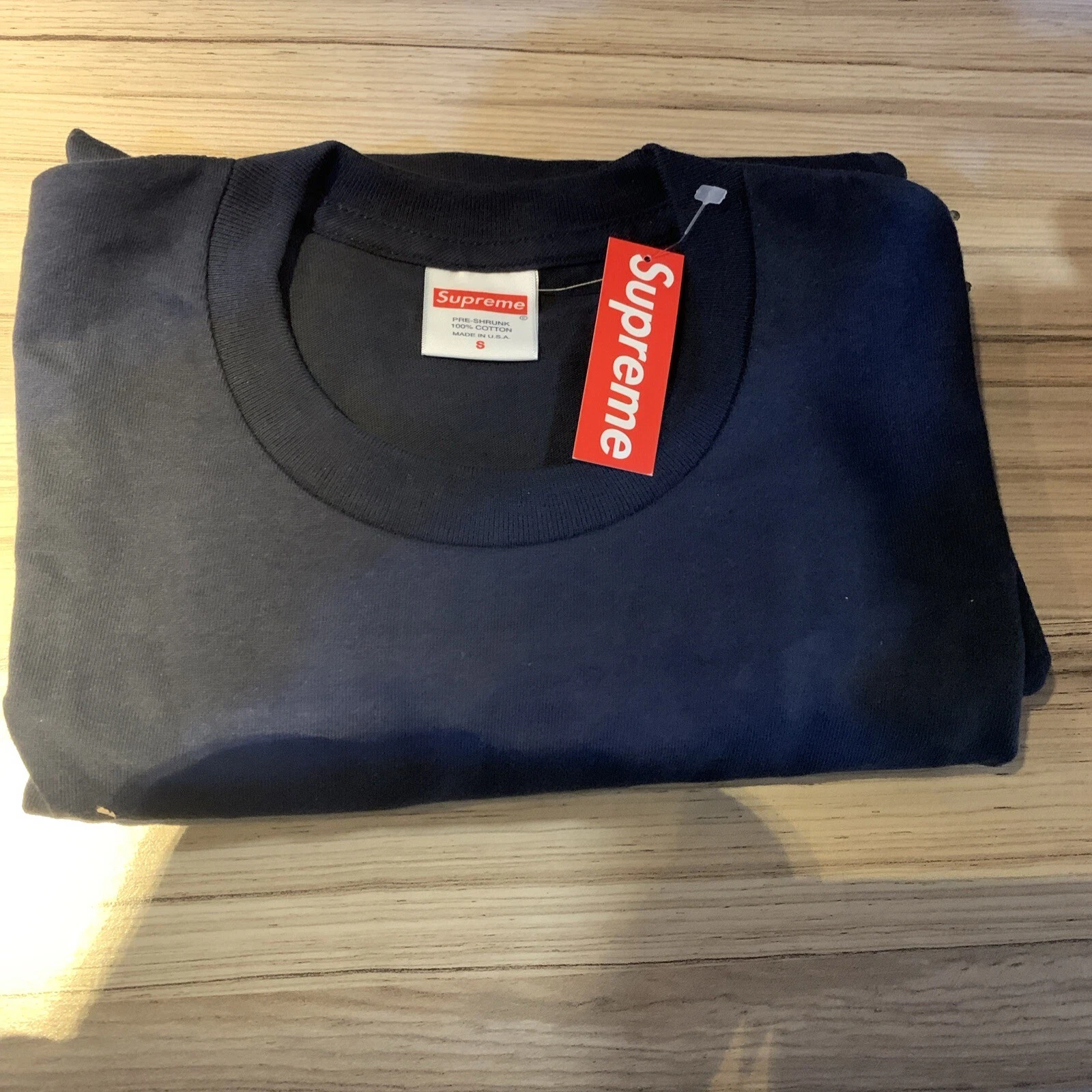 ?Supreme Box Logo Tee  MARINE  PETIT   FW23  En Main Prêt à poster
