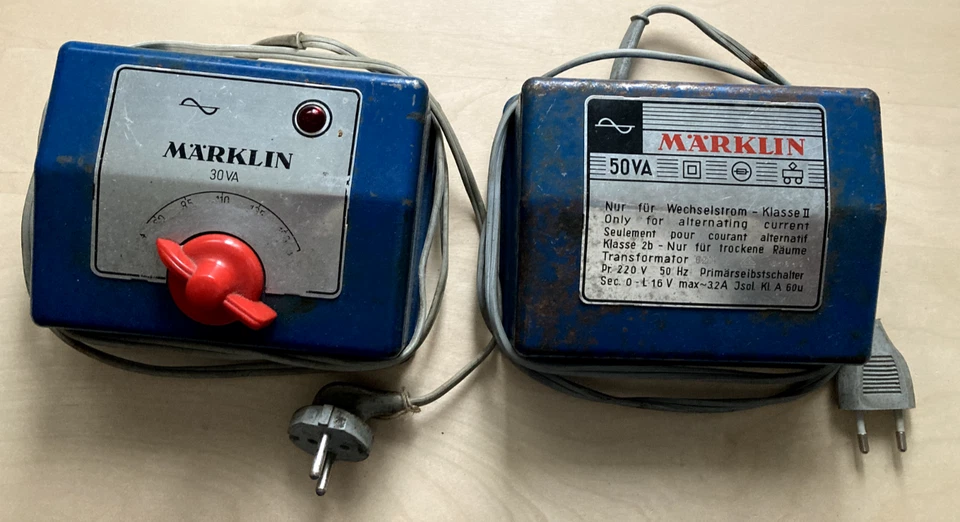 Spur H0, Fa. Märklin, 1x Trafo 30VA, 1x Trafo 50VA