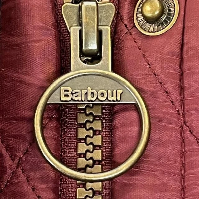 Chaleco Barbour Mujer 10 Borgoña Caballería Chaleco Acolchado Bolsillos con Cremallera LQU0458RE91 Foto 4 de 4