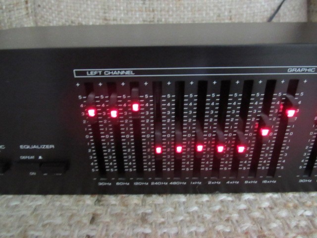 Yamaha Ge-30 Natural Sound 10 Band Graphic Equalizer With